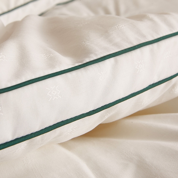 91家纺网 家纺一手货源 找家纺 一诺家居 2025新款立体提花大豆被单边冬被学生宿舍单人被褥 棉意 云朵白