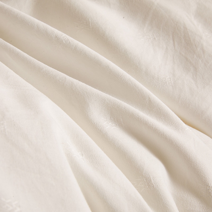 91家纺网 家纺一手货源 找家纺 一诺家居 2025新款立体提花大豆被单边冬被学生宿舍单人被褥 棉意 云朵白