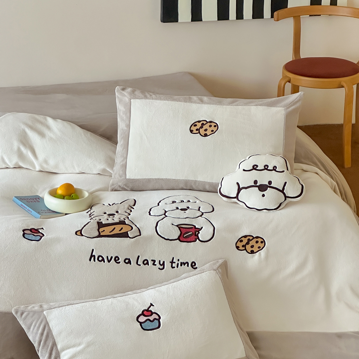 91家纺网 家纺一手货源 找家纺 爱丽丝 2025新款230克全消光牛奶绒贴布系列四件套-好朋友 奶茶棕