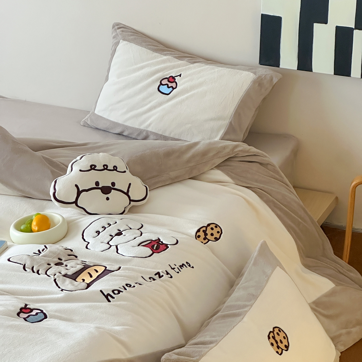 91家纺网 家纺一手货源 找家纺 （总）爱丽丝 2025新款230克全消光牛奶绒贴布系列四件套-好朋友