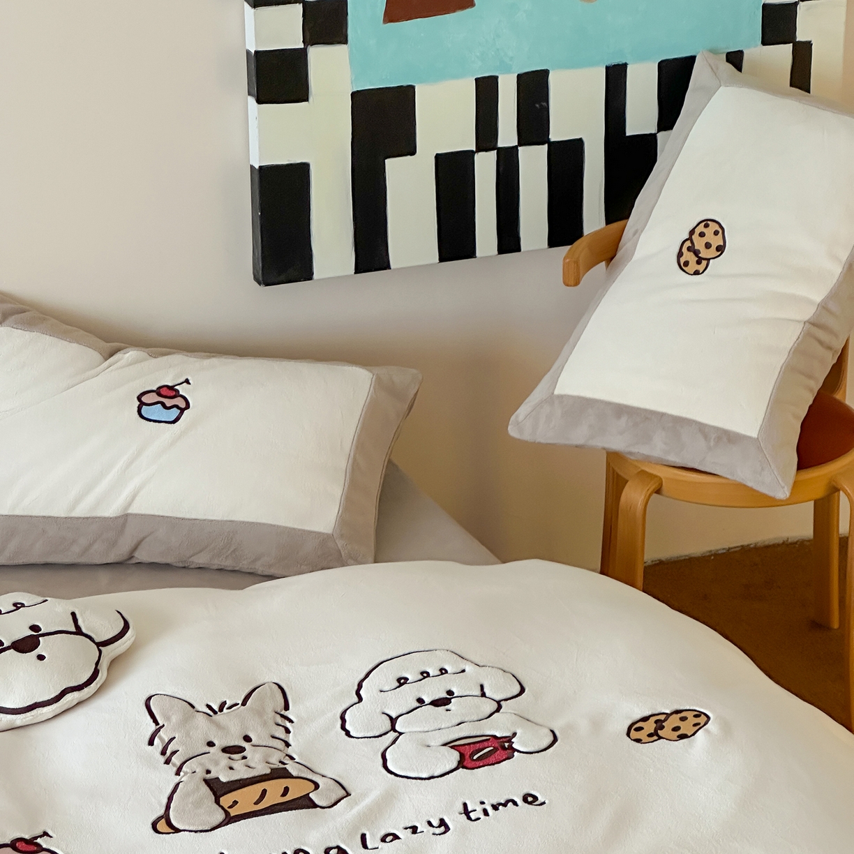 91家纺网 家纺一手货源 找家纺 （总）爱丽丝 2025新款230克全消光牛奶绒贴布系列四件套-好朋友