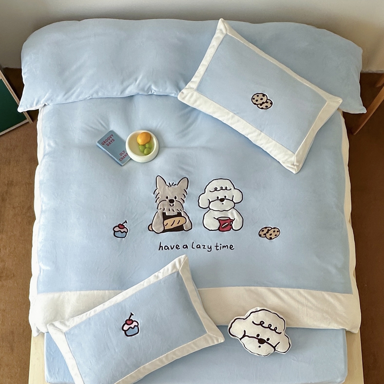 91家纺网 家纺一手货源 找家纺 爱丽丝 2025新款230克全消光牛奶绒贴布系列四件套-好朋友 天水蓝