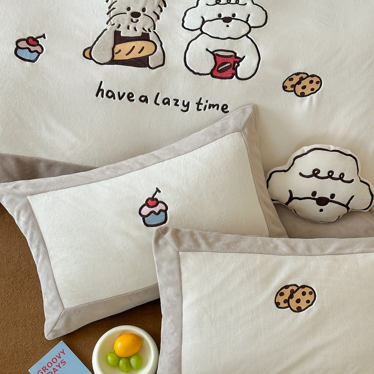 91家纺网 家纺一手货源 找家纺 爱丽丝 2025新款230克全消光牛奶绒贴布系列四件套-好朋友 奶茶棕