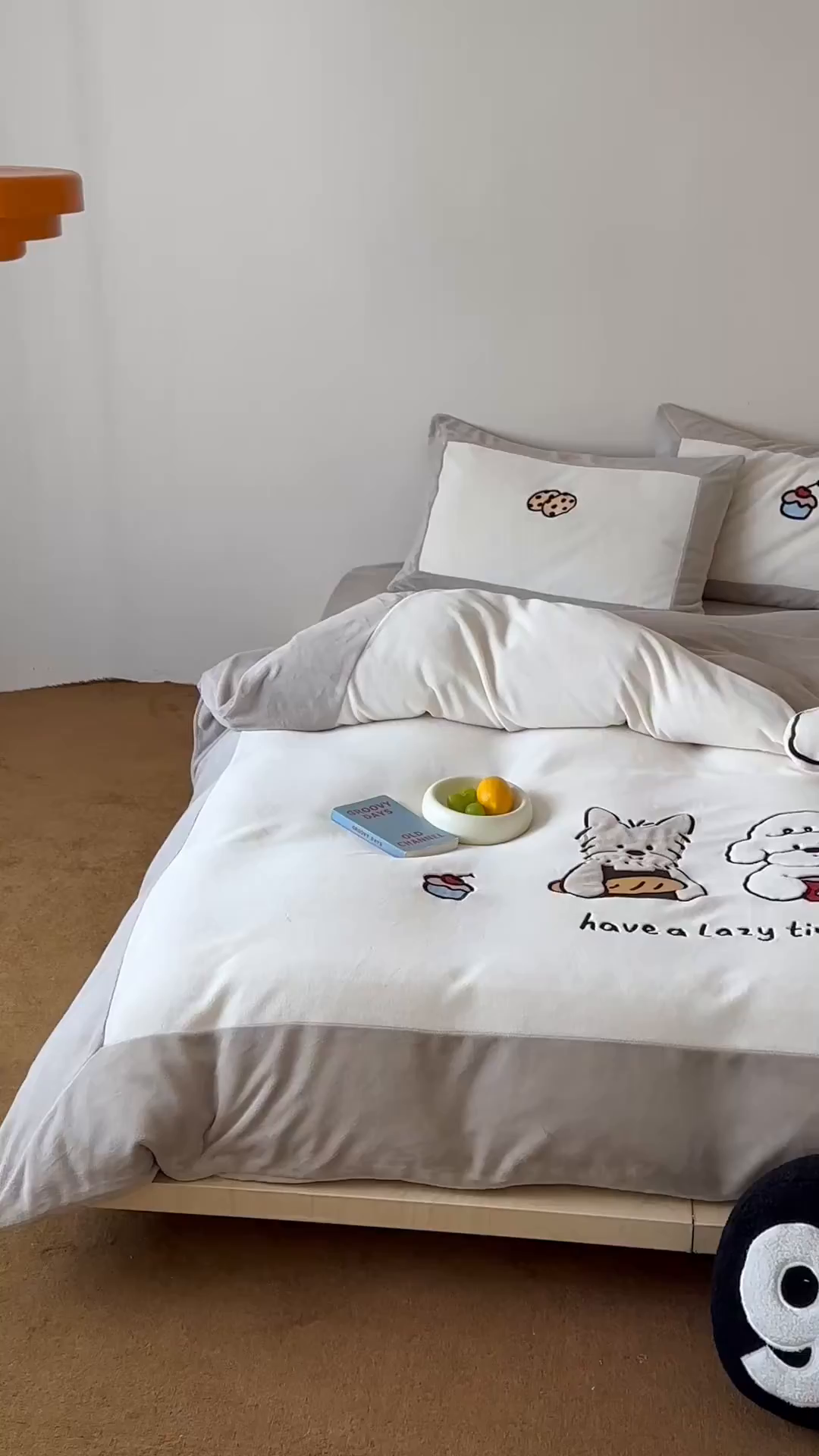 91家纺网 家纺一手货源 找家纺 爱丽丝 2025新款230克全消光牛奶绒贴布系列四件套-好朋友 奶茶棕