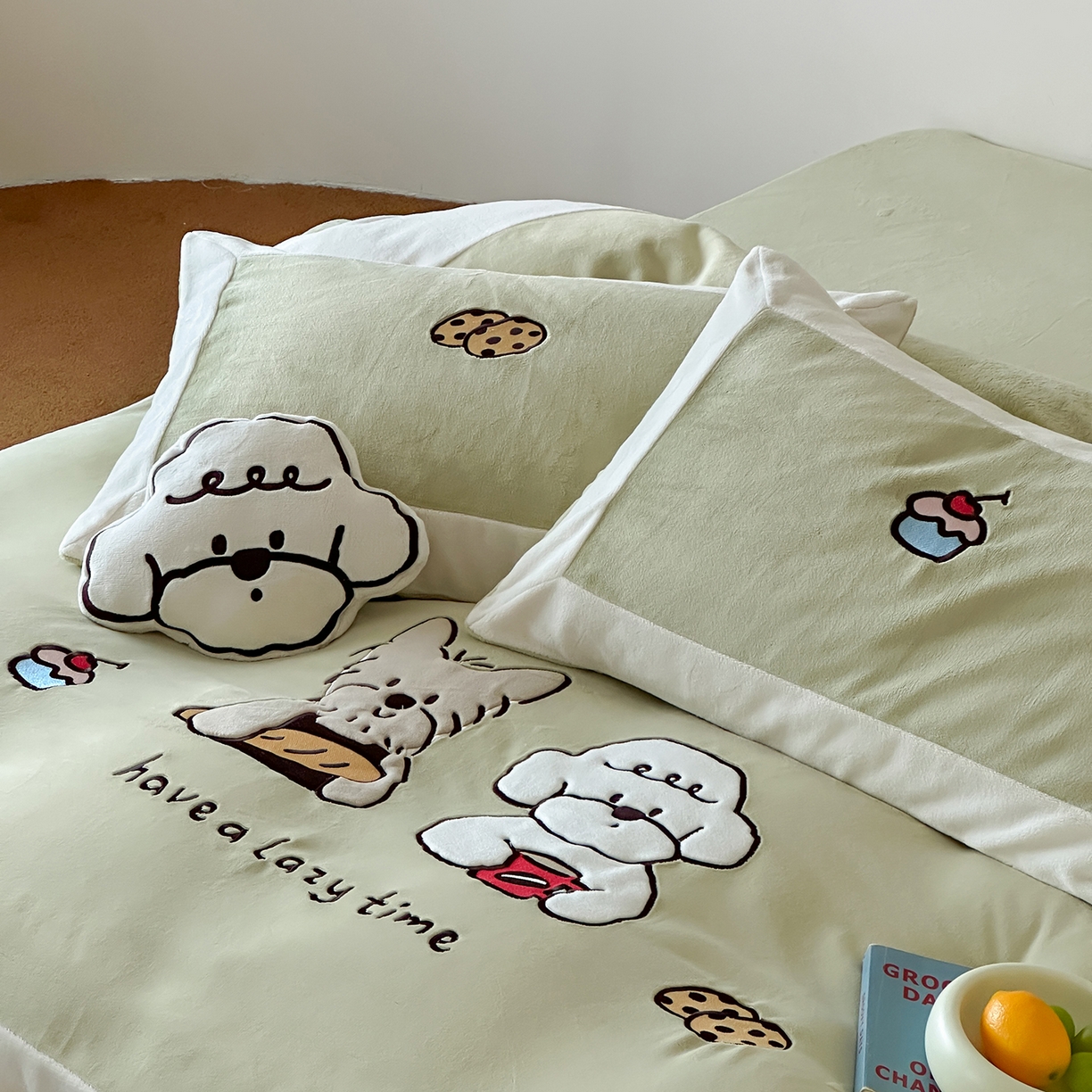 91家纺网 家纺一手货源 找家纺 爱丽丝 2025新款230克全消光牛奶绒贴布系列四件套-好朋友 奶油绿