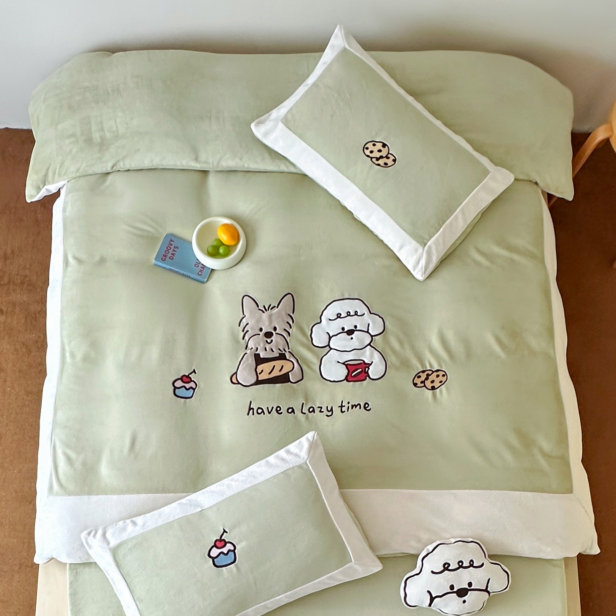 91家纺网 家纺一手货源 找家纺 爱丽丝 2025新款230克全消光牛奶绒贴布系列四件套-好朋友 奶油绿