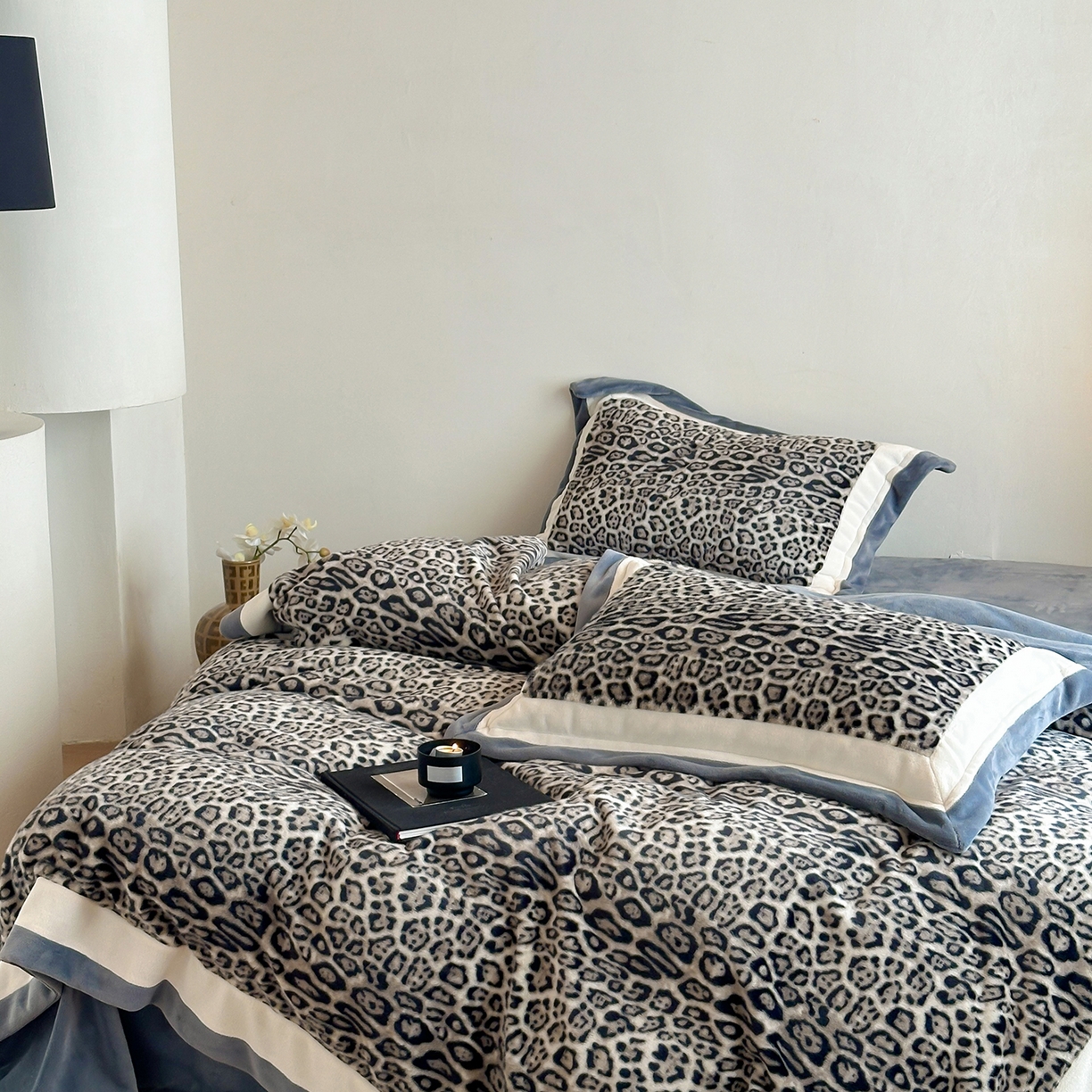 91家纺网 家纺一手货源 找家纺 （总）爱丽丝 2025新款全消光超柔牛奶绒四件套-雪貂毛系列