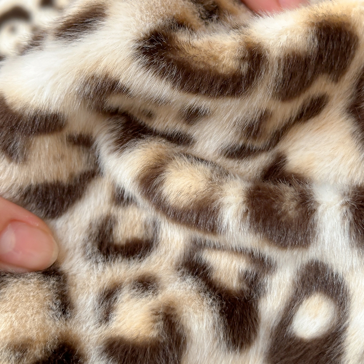 91家纺网 家纺一手货源 找家纺 爱丽丝 2025新款全消光超柔牛奶绒四件套-雪貂毛系列 豹富-浅咖