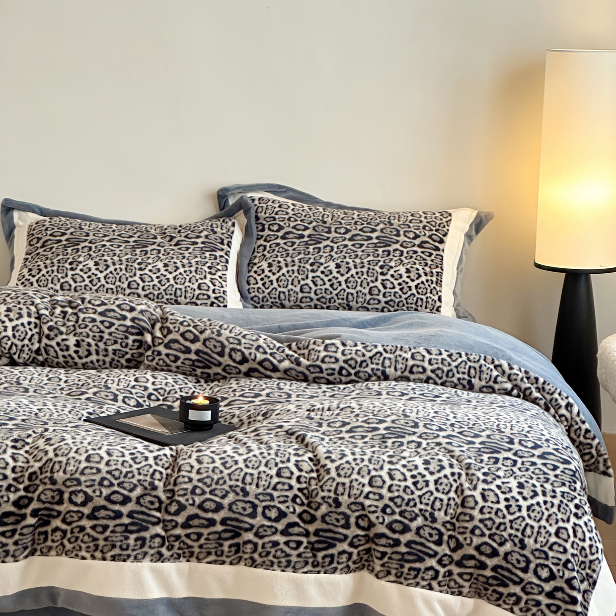 爱丽丝 2025新款全消光超柔牛奶绒四件套-雪貂毛系列 豹富-灰蓝