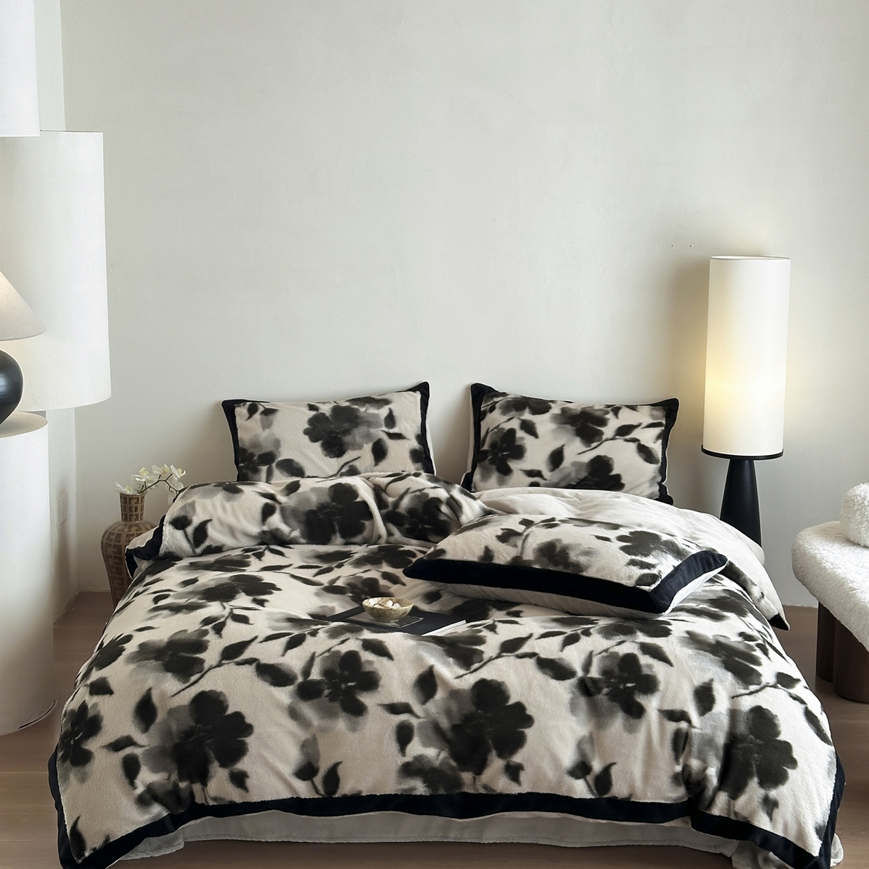 91家纺网 家纺一手货源 找家纺 爱丽丝 2025新款全消光超柔牛奶绒四件套系列3 墨岚