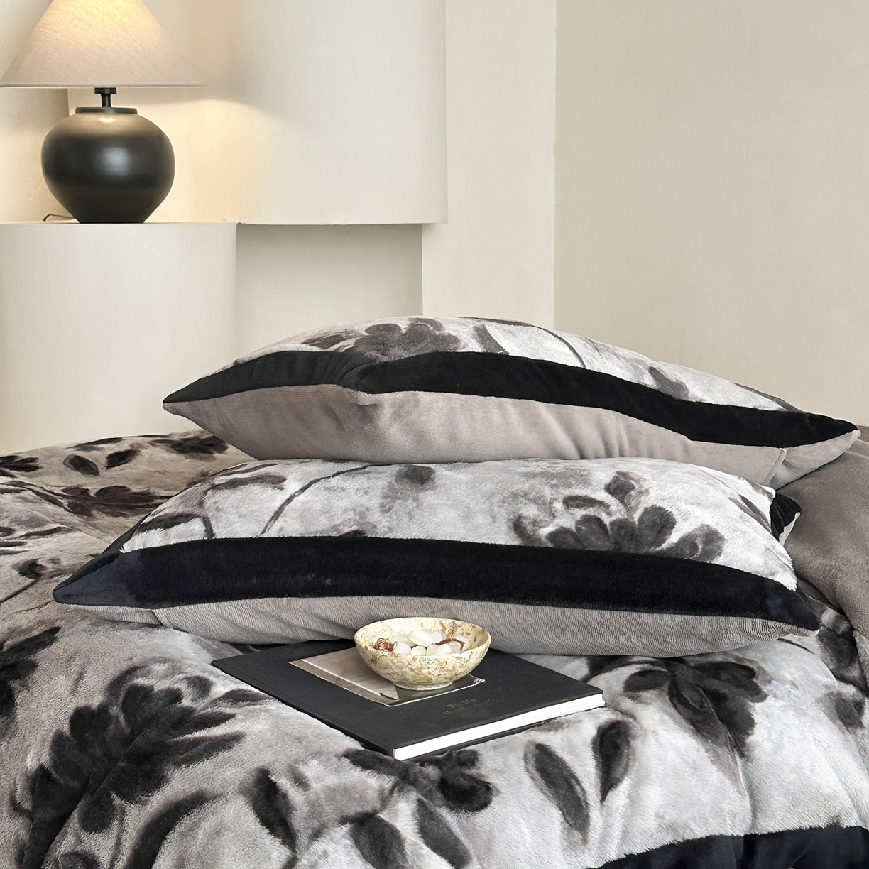 91家纺网 家纺一手货源 找家纺 爱丽丝 2025新款全消光超柔牛奶绒四件套系列3 知槿