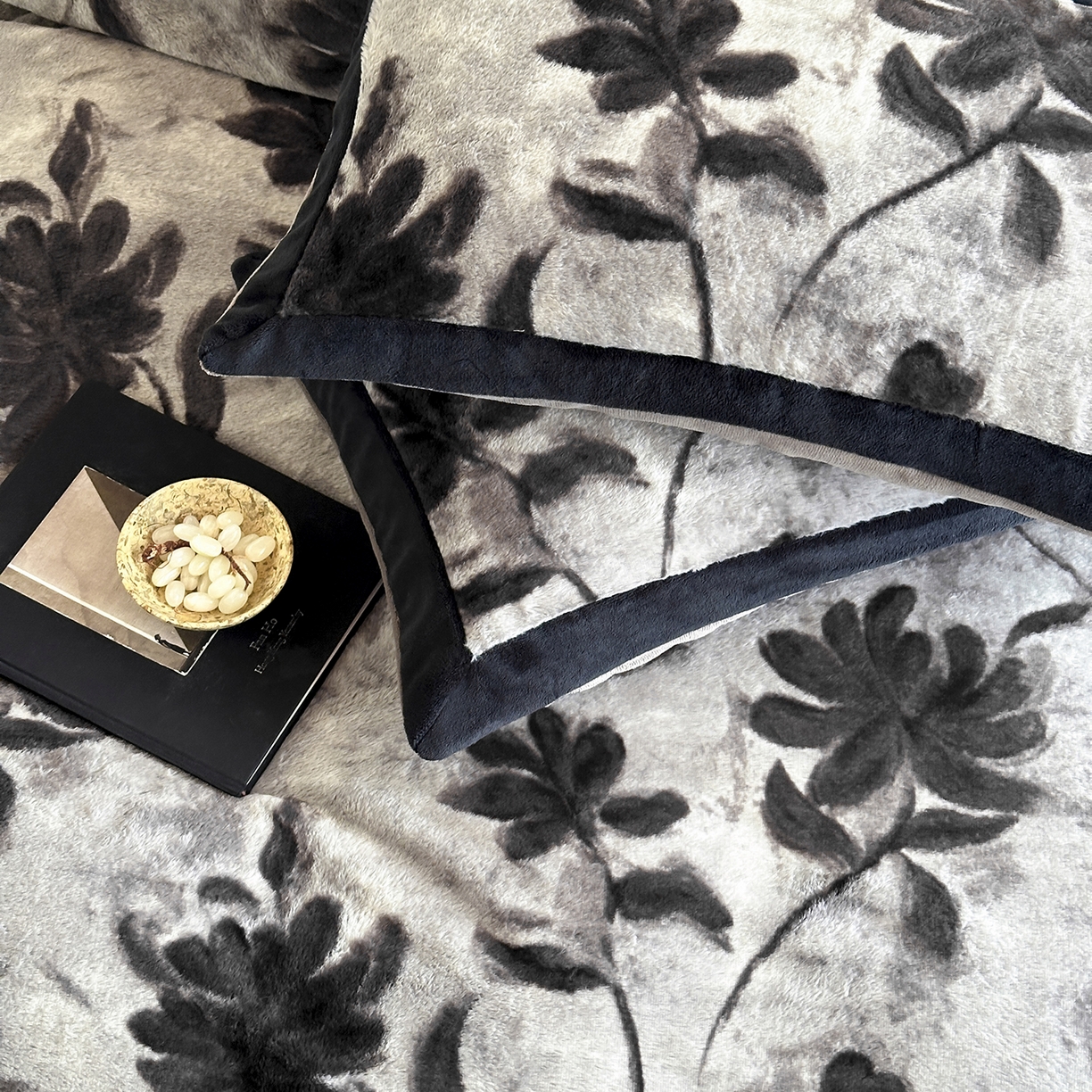 91家纺网 家纺一手货源 找家纺 爱丽丝 2025新款全消光超柔牛奶绒四件套系列3 知槿