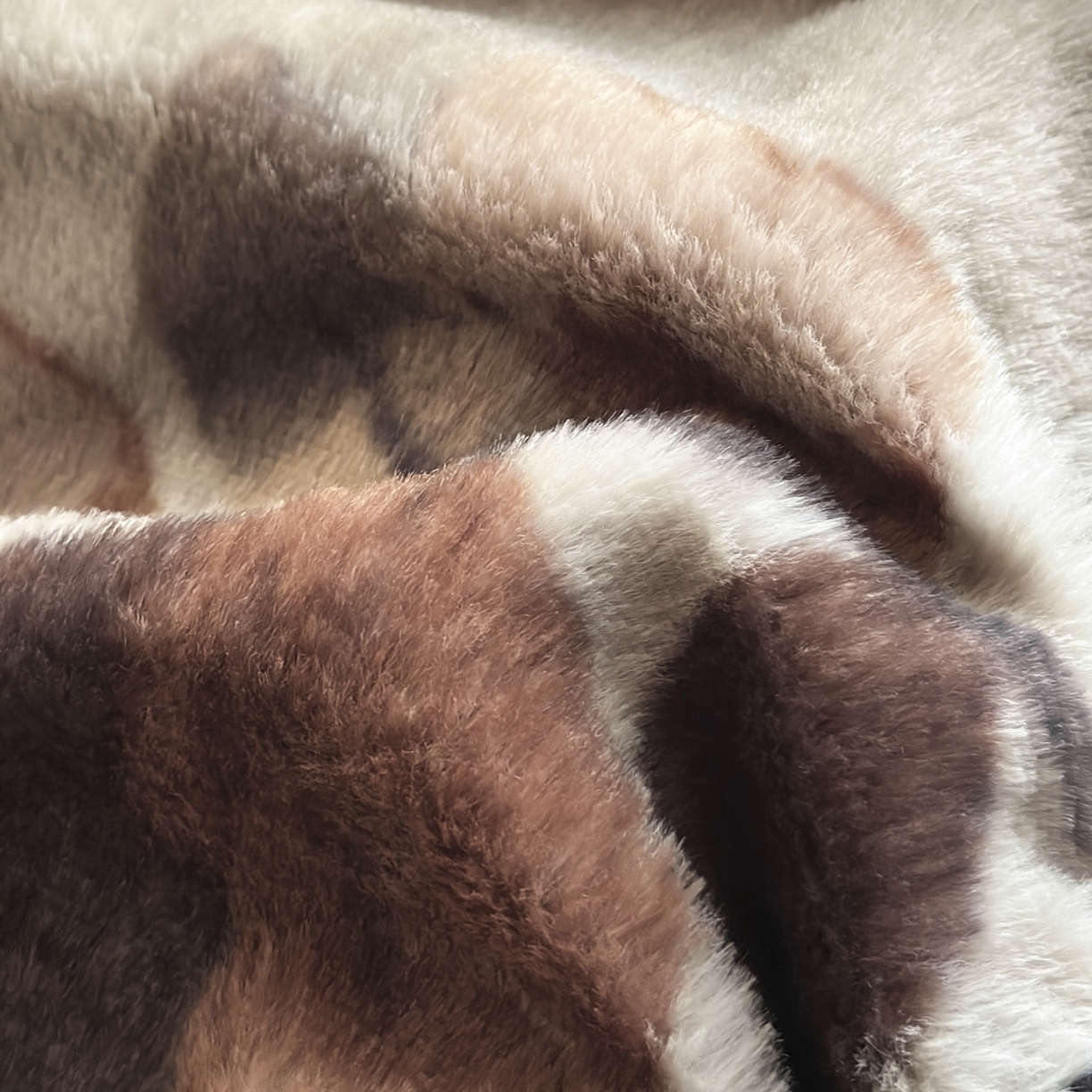 91家纺网 家纺一手货源 找家纺 爱丽丝 2025新款全消光超柔牛奶绒四件套系列2 一叶秋