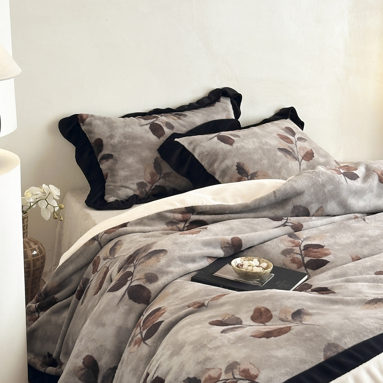 91家纺网 家纺一手货源 找家纺 爱丽丝 2025新款全消光超柔牛奶绒四件套系列2 一叶秋