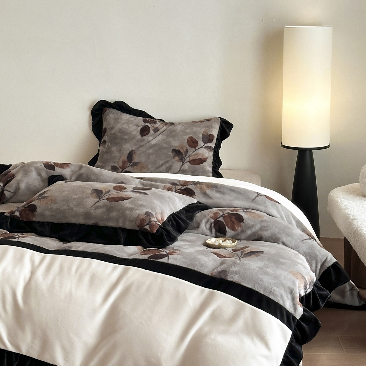 91家纺网 家纺一手货源 找家纺 爱丽丝 2025新款全消光超柔牛奶绒四件套系列2 一叶秋