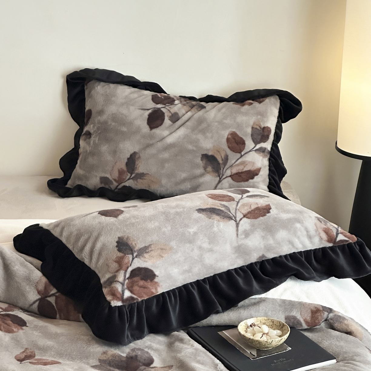 91家纺网 家纺一手货源 找家纺 爱丽丝 2025新款全消光超柔牛奶绒四件套系列2 一叶秋