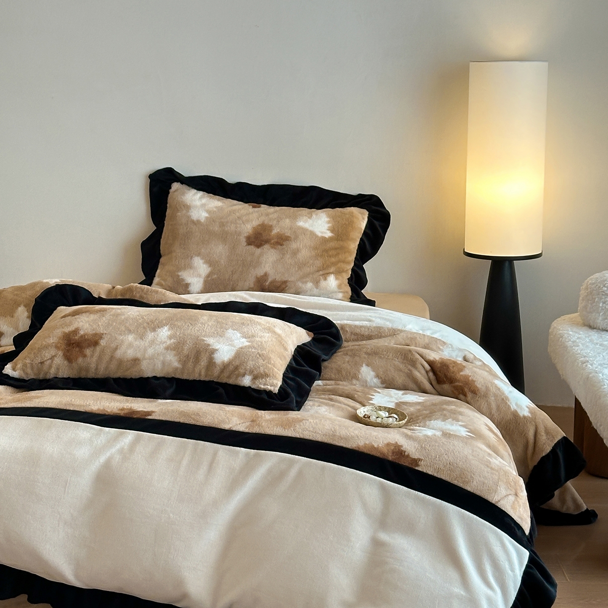 91家纺网 家纺一手货源 找家纺 爱丽丝 2025新款全消光超柔牛奶绒四件套系列2 梧桐语