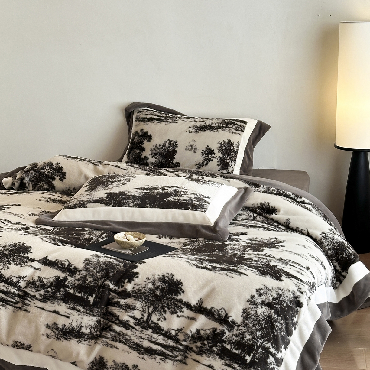 91家纺网 家纺一手货源 找家纺 （总）爱丽丝 2025新款全消光超柔牛奶绒四件套系列1