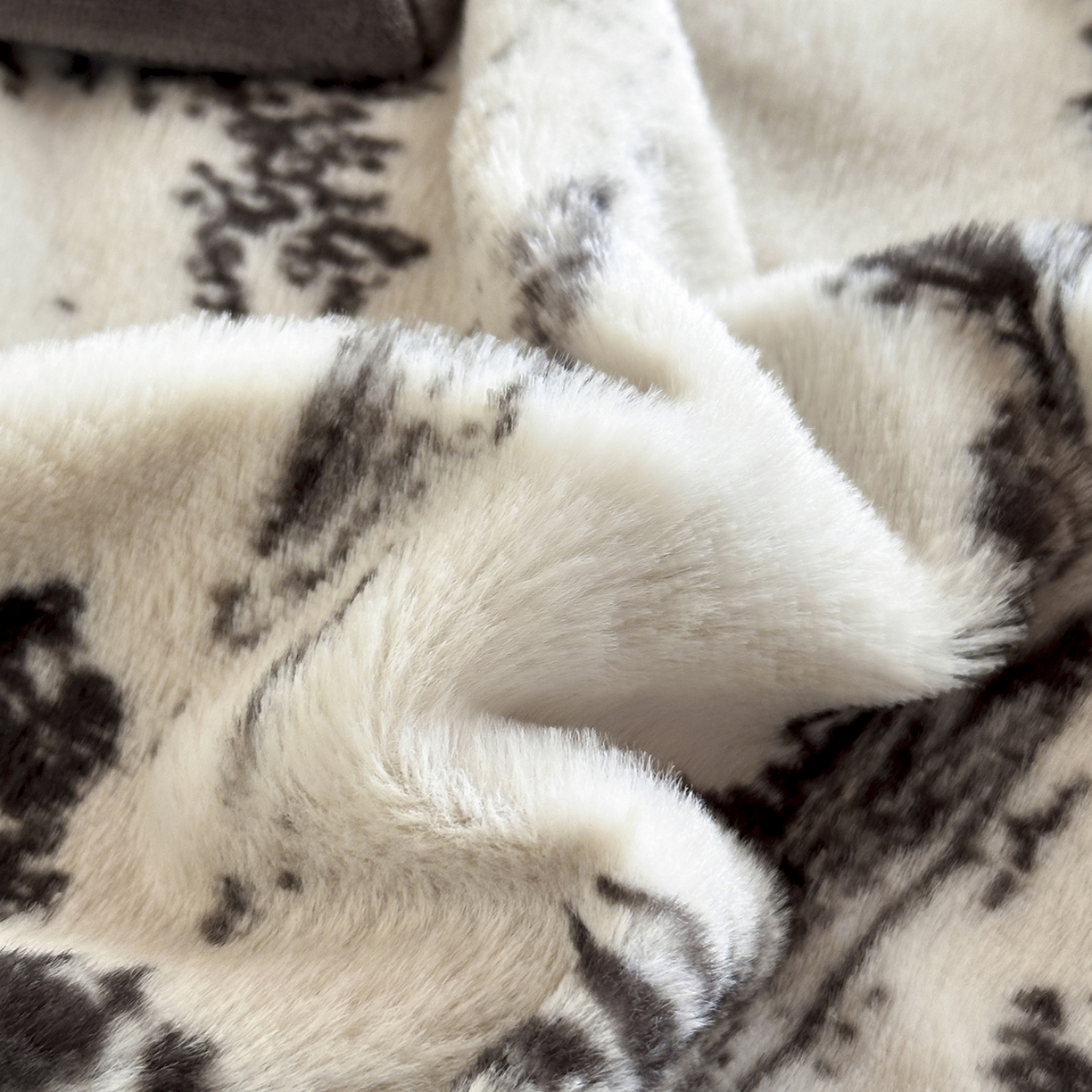 91家纺网 家纺一手货源 找家纺 爱丽丝 2025新款全消光超柔牛奶绒四件套系列1 罗马假日