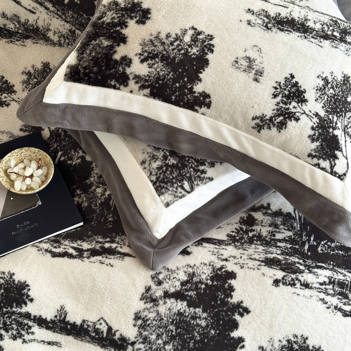 91家纺网 家纺一手货源 找家纺 爱丽丝 2025新款全消光超柔牛奶绒四件套系列1 罗马假日