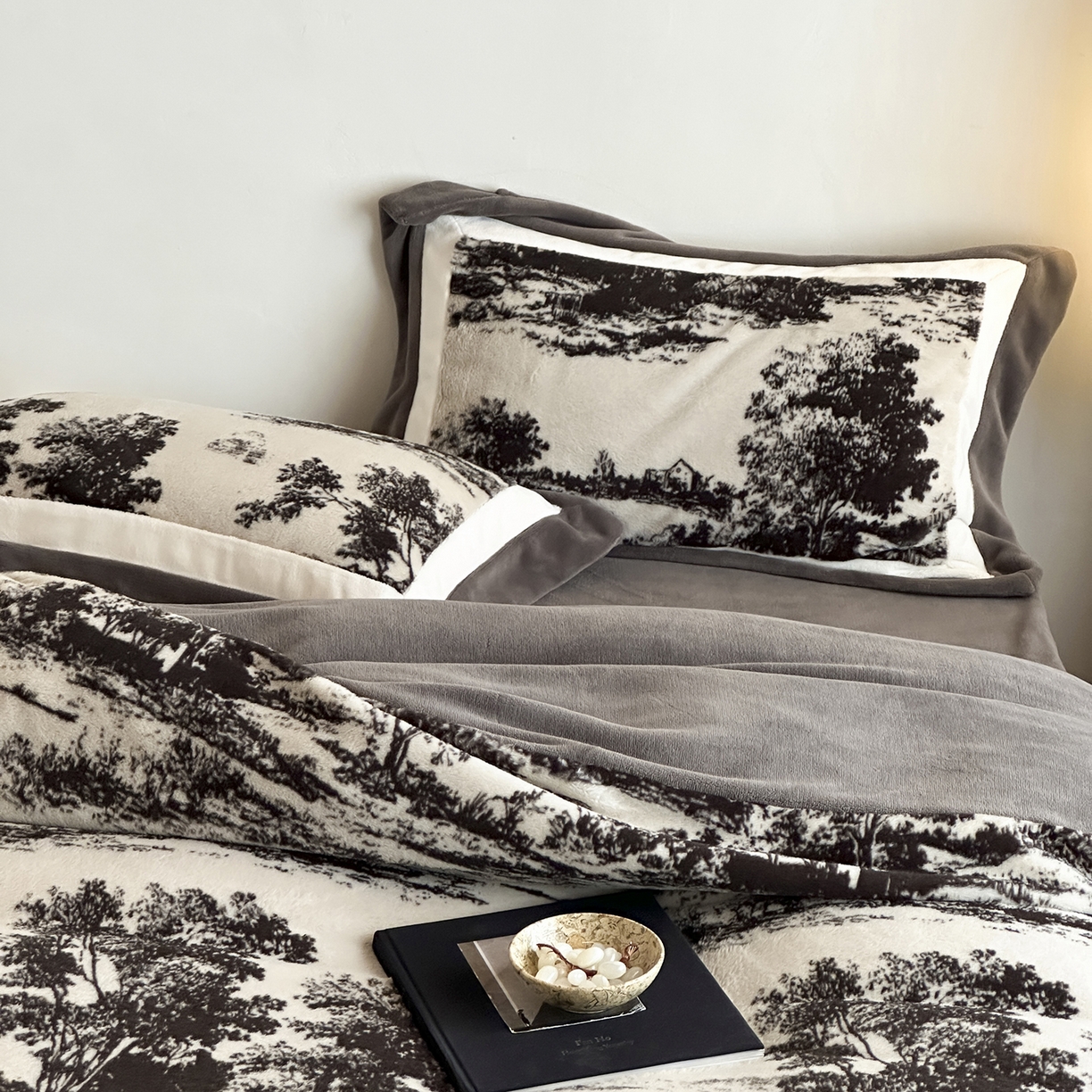 91家纺网 家纺一手货源 找家纺 （总）爱丽丝 2025新款全消光超柔牛奶绒四件套系列1