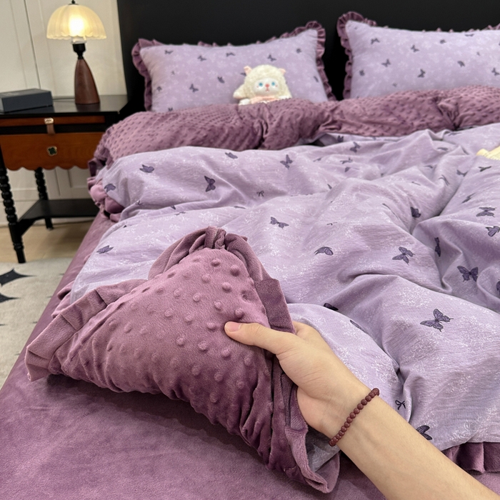 91家纺网 家纺一手货源 找家纺 仟网汇 2025新款保暖舒适棉加绒四件套 蝶影- 紫