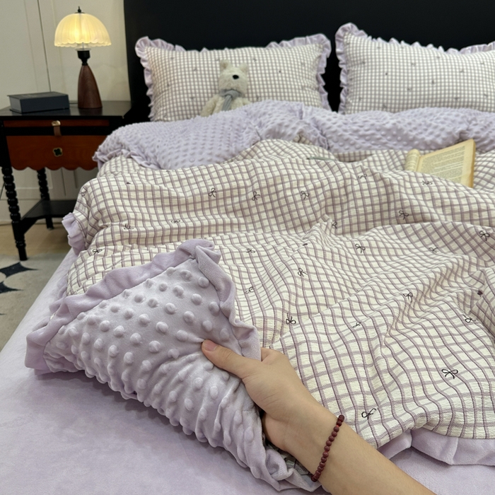 91家纺网 家纺一手货源 找家纺 仟网汇 2025新款保暖舒适棉加绒四件套 格子蝴蝶结紫