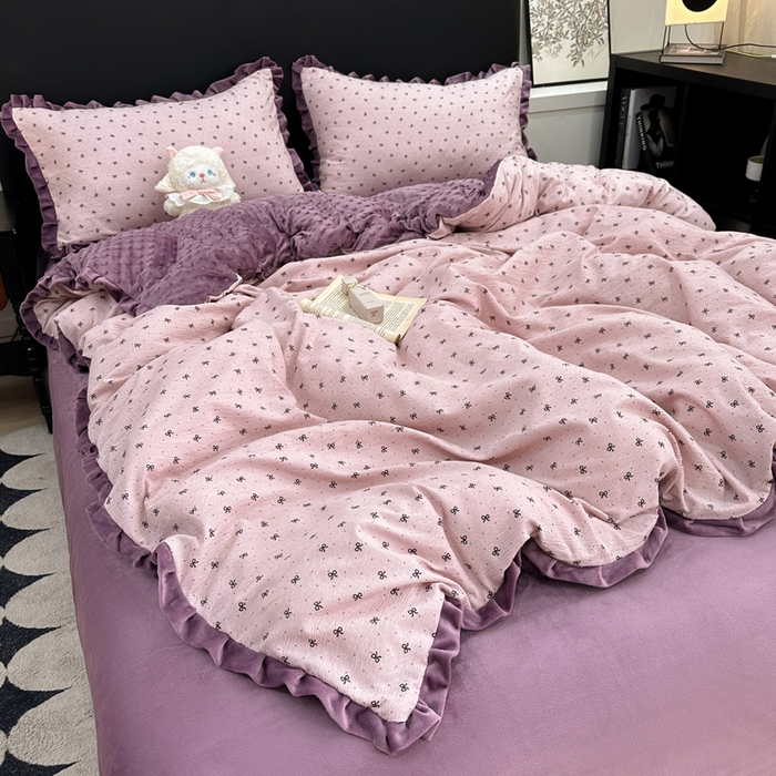 91家纺网 家纺一手货源 找家纺 仟网汇 2025新款保暖舒适棉加绒四件套 蝴蝶结点点- 紫