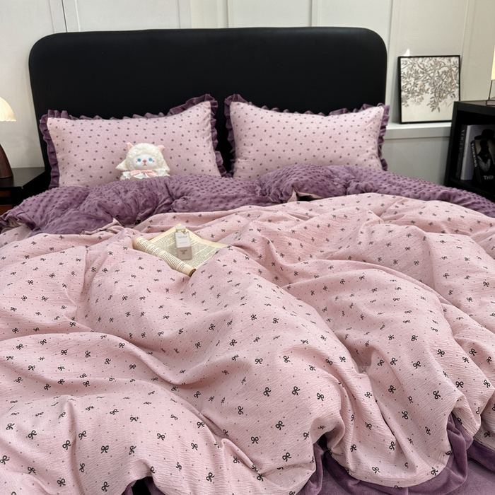 91家纺网 家纺一手货源 找家纺 仟网汇 2025新款保暖舒适棉加绒四件套 蝴蝶结点点- 紫