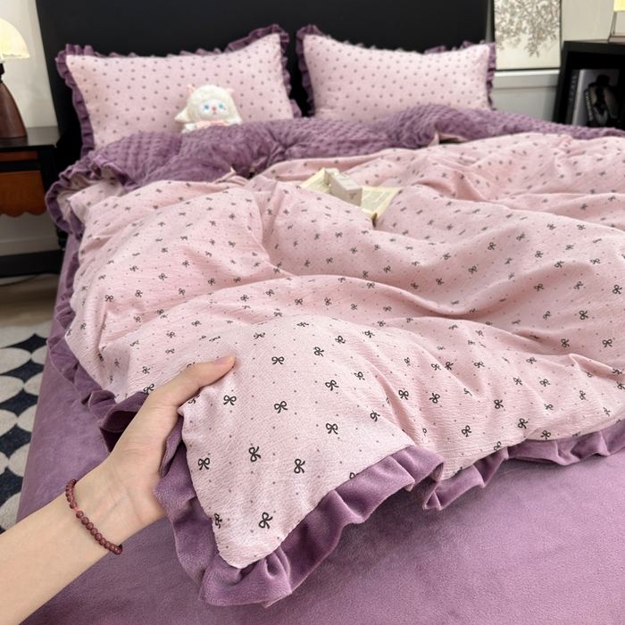 91家纺网 家纺一手货源 找家纺 仟网汇 2025新款保暖舒适棉加绒四件套 蝴蝶结点点- 紫