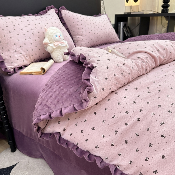 91家纺网 家纺一手货源 找家纺 仟网汇 2025新款保暖舒适棉加绒四件套 蝴蝶结点点- 紫