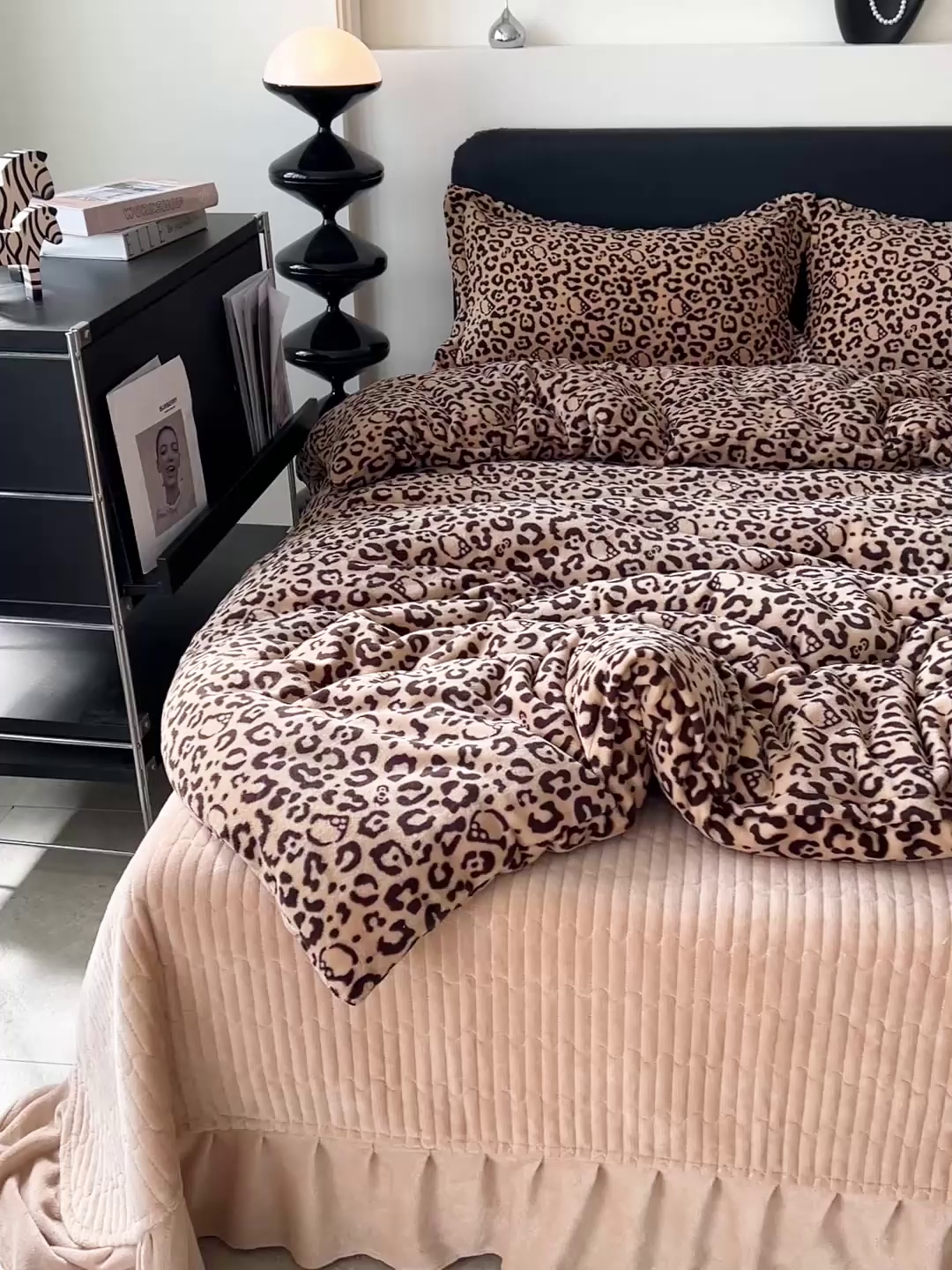 91家纺网 家纺一手货源 找家纺 梦莱斯 2025新款亲肤舒适双面牛奶绒床盖款四件套 豹纹-咖