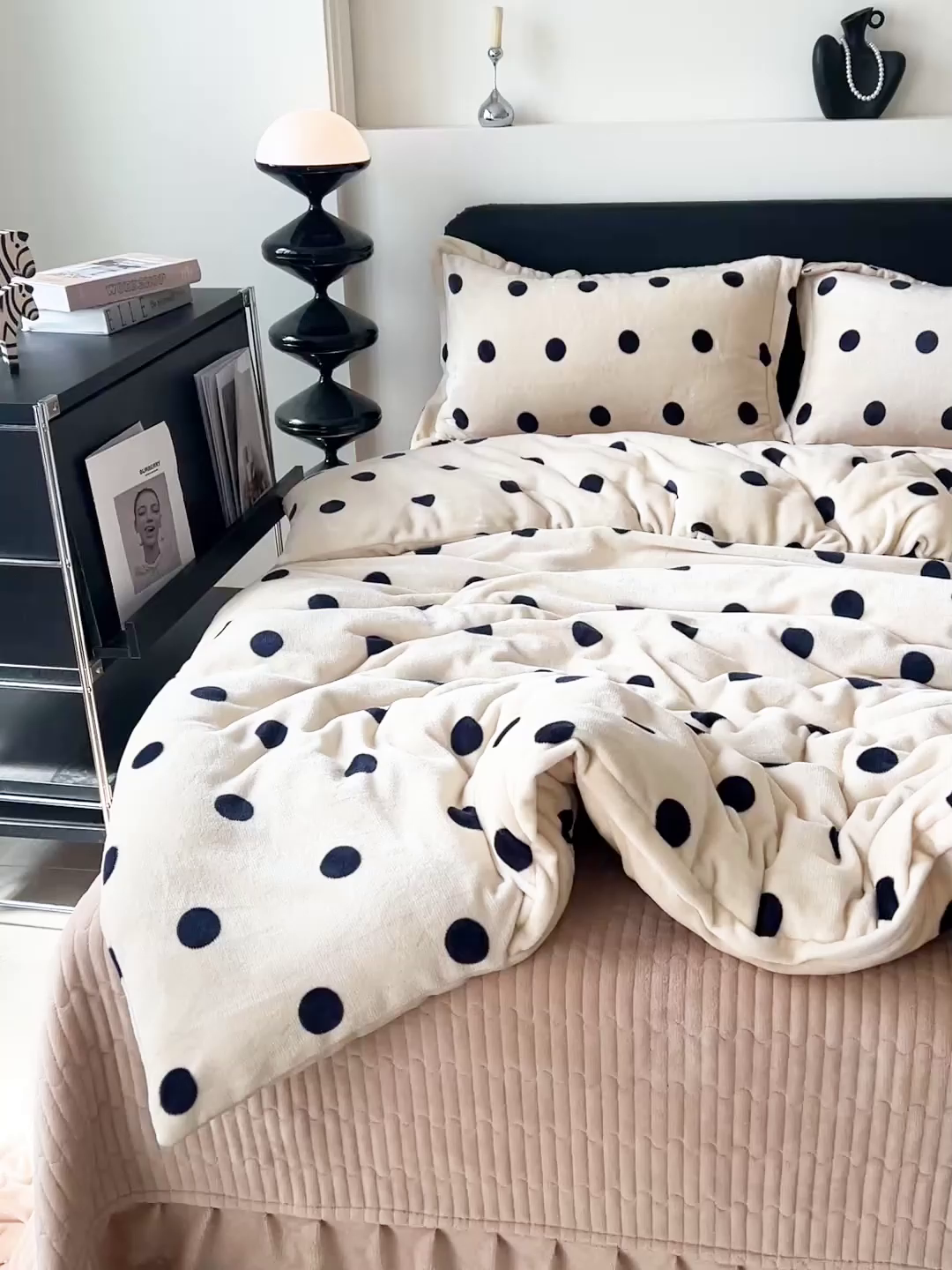 91家纺网 家纺一手货源 找家纺 梦莱斯 2025新款亲肤舒适双面牛奶绒床盖款四件套 黑糖珍珠