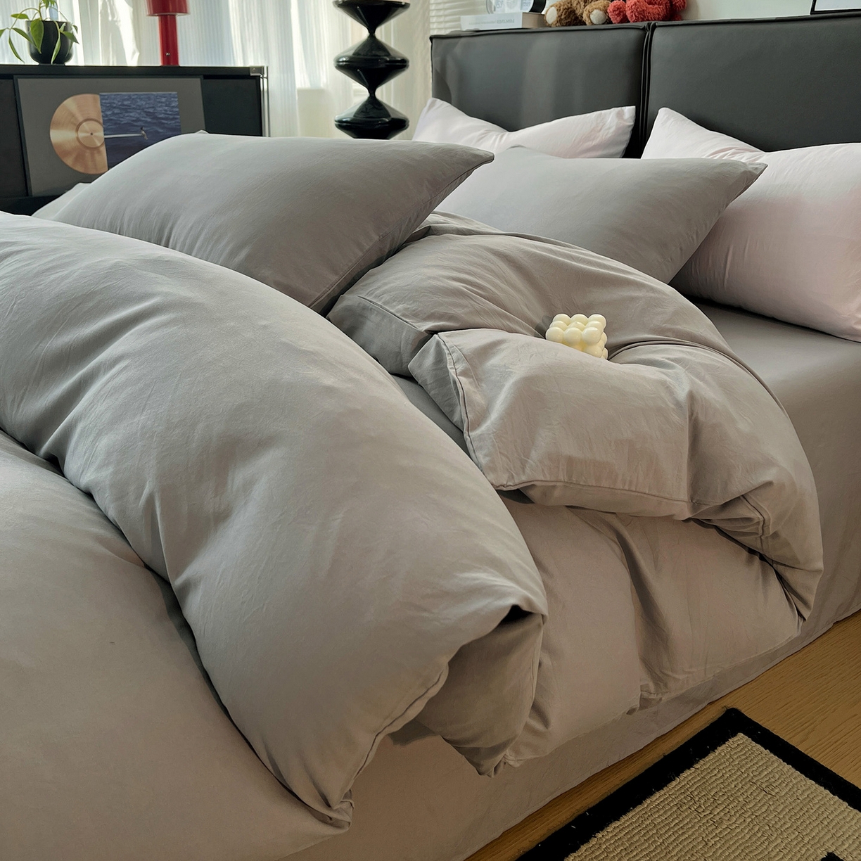 91家纺网 家纺一手货源 找家纺 凯洛奇 2025新款ins北欧风水洗棉柔软褶皱纯色被套四件套 纯色-浅灰