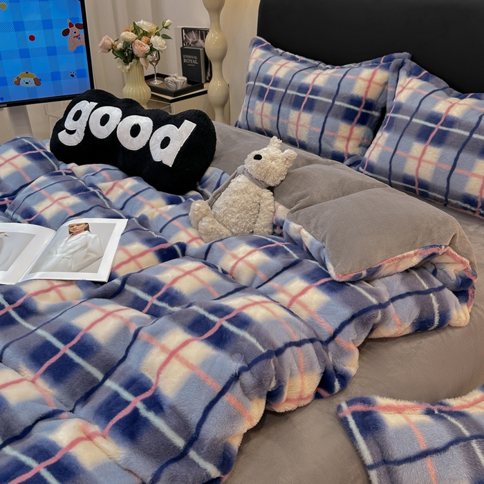 91家纺网 家纺一手货源 找家纺 仟网汇 2025新款兔毛绒印花四件套 魔法学院蓝