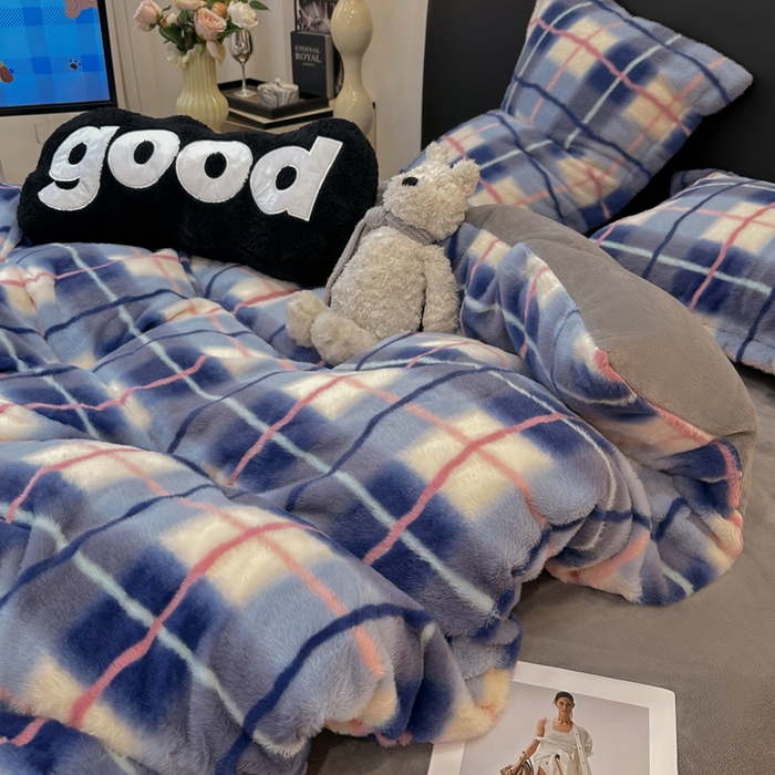 91家纺网 家纺一手货源 找家纺 仟网汇 2025新款兔毛绒印花四件套 魔法学院蓝