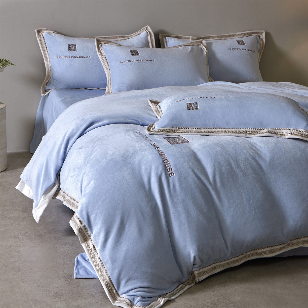 91家纺网 家纺一手货源 找家纺 优悦生活馆 2025新款纯色高克重牛奶绒刺绣四件套-理享家 理享家-蓝