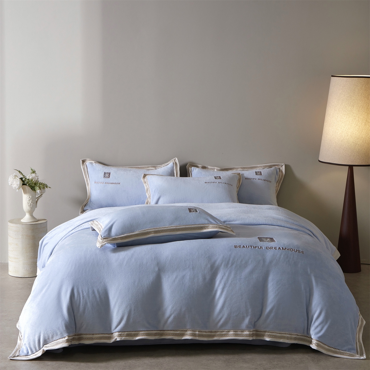 91家纺网 家纺一手货源 找家纺 优悦生活馆 2025新款纯色高克重牛奶绒刺绣四件套-理享家 理享家-蓝