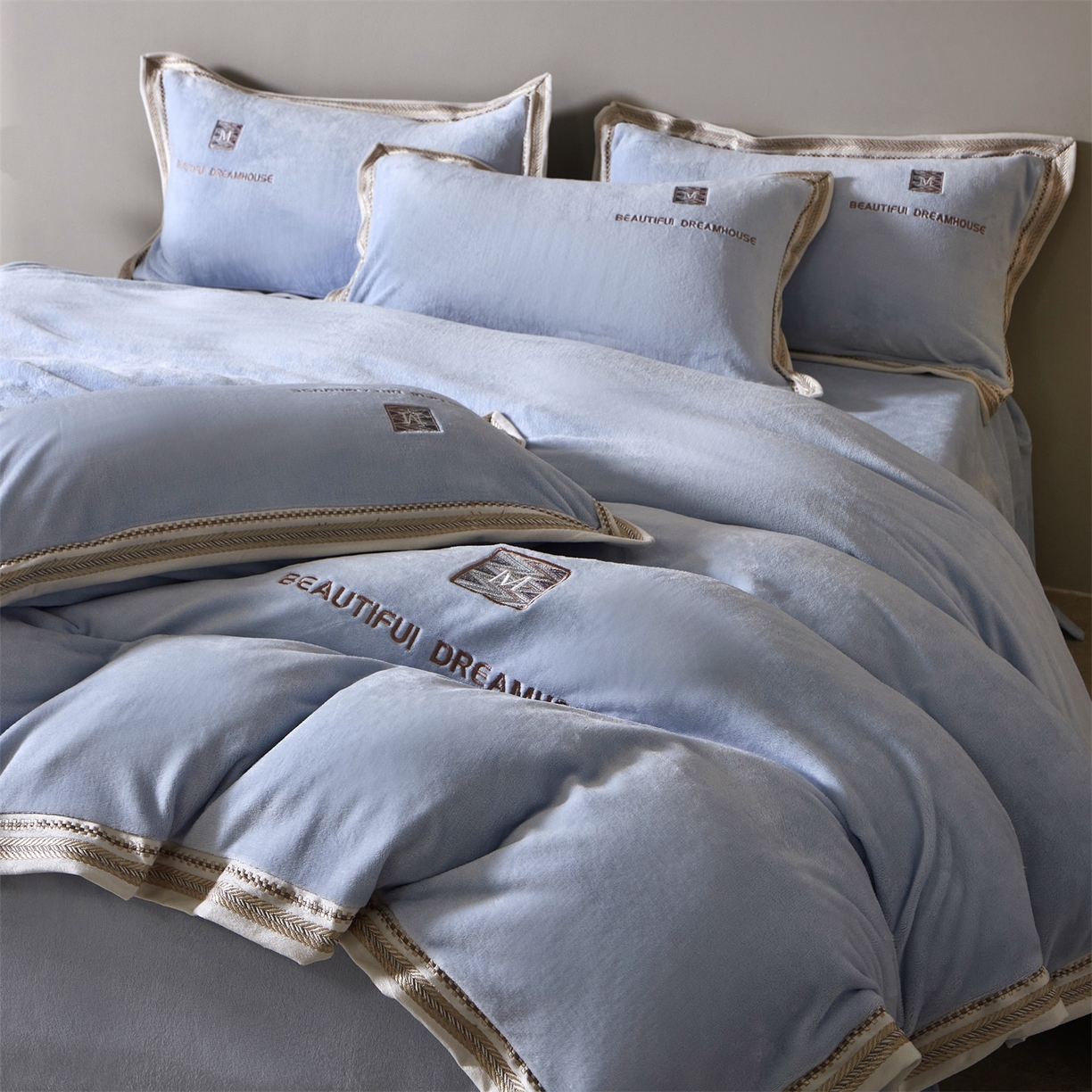 91家纺网 家纺一手货源 找家纺 优悦生活馆 2025新款纯色高克重牛奶绒刺绣四件套-理享家 理享家-蓝