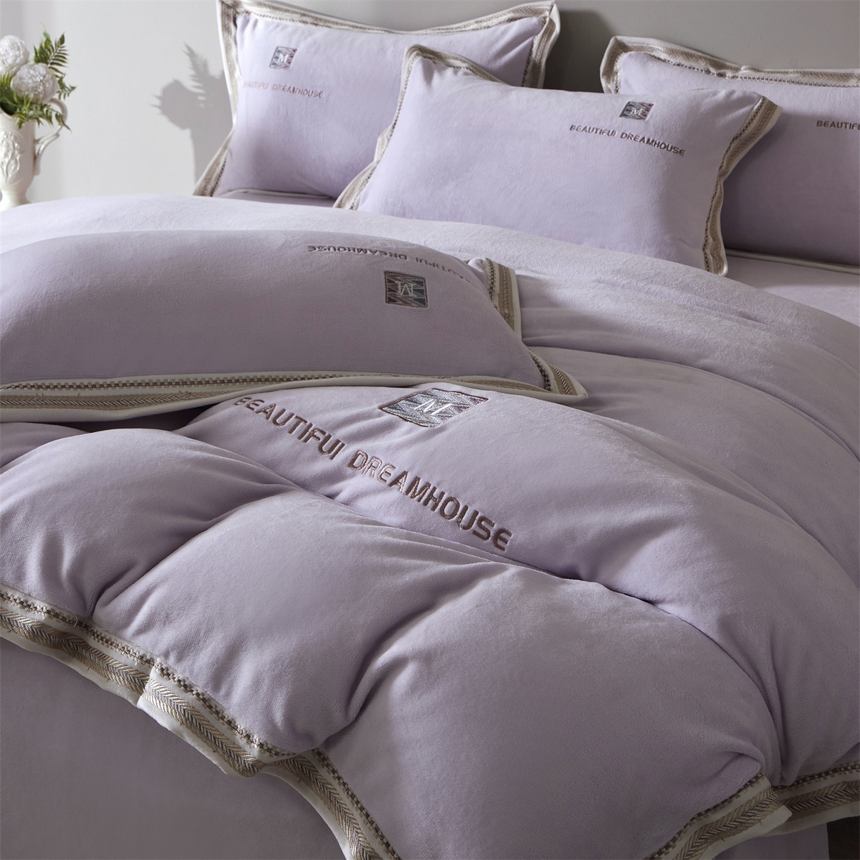 91家纺网 家纺一手货源 找家纺 （总）优悦生活馆 2025新款纯色高克重牛奶绒刺绣四件套-理享家