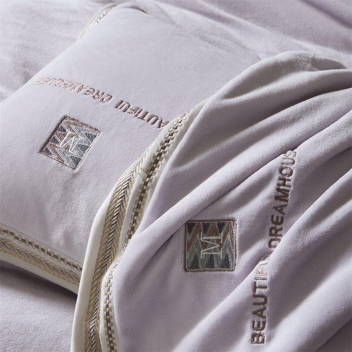 91家纺网 家纺一手货源 找家纺 （总）优悦生活馆 2025新款纯色高克重牛奶绒刺绣四件套-理享家