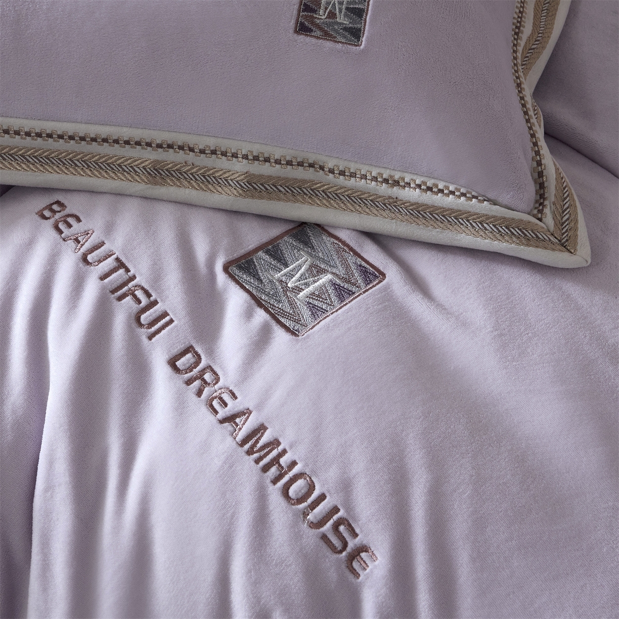 91家纺网 家纺一手货源 找家纺 （总）优悦生活馆 2025新款纯色高克重牛奶绒刺绣四件套-理享家