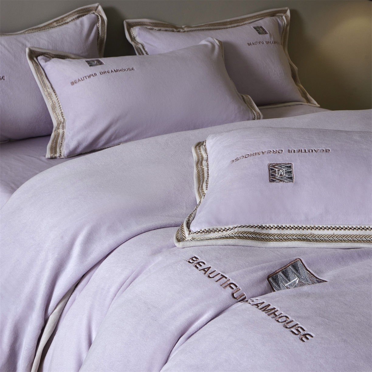 91家纺网 家纺一手货源 找家纺 （总）优悦生活馆 2025新款纯色高克重牛奶绒刺绣四件套-理享家