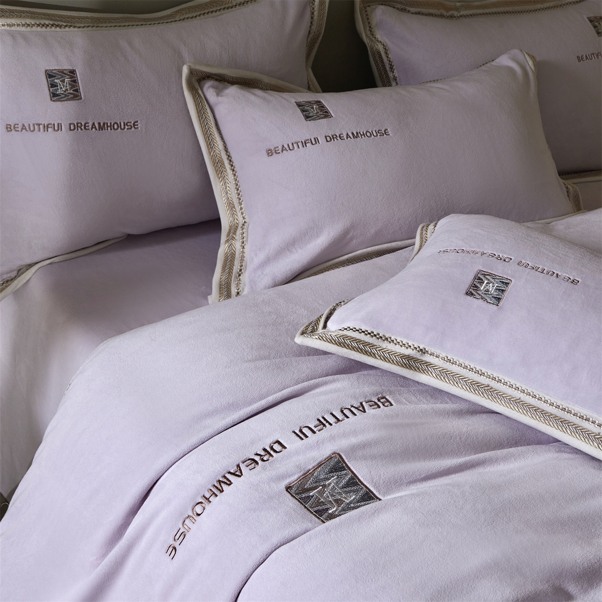 91家纺网 家纺一手货源 找家纺 优悦生活馆 2025新款纯色高克重牛奶绒刺绣四件套-理享家 理享家-紫