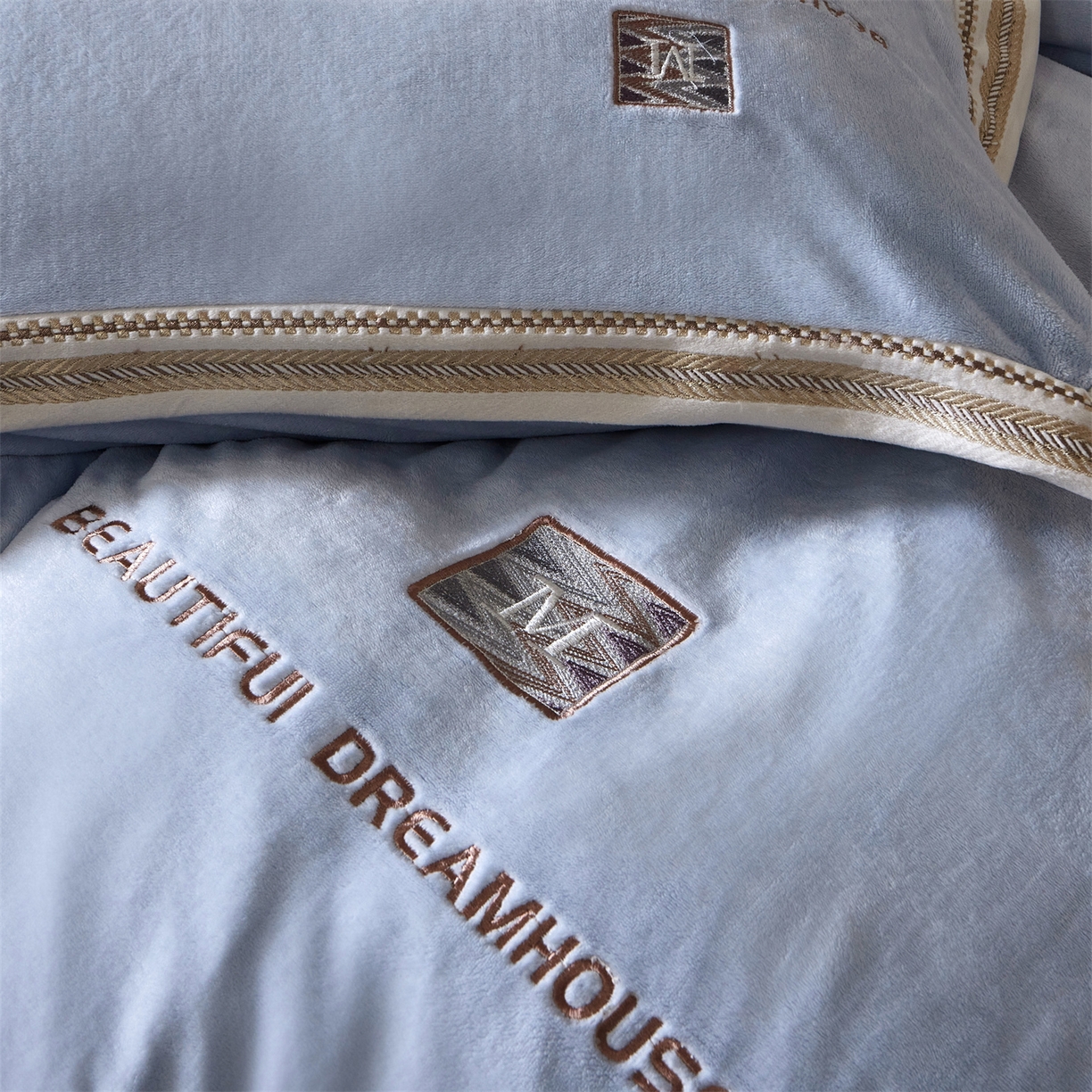 91家纺网 家纺一手货源 找家纺 优悦生活馆 2025新款纯色高克重牛奶绒刺绣四件套-理享家 理享家-蓝