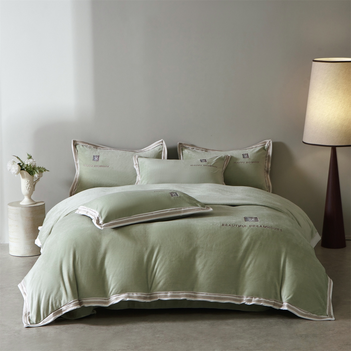 91家纺网 家纺一手货源 找家纺 优悦生活馆 2025新款纯色高克重牛奶绒刺绣四件套-理享家 理享家-绿