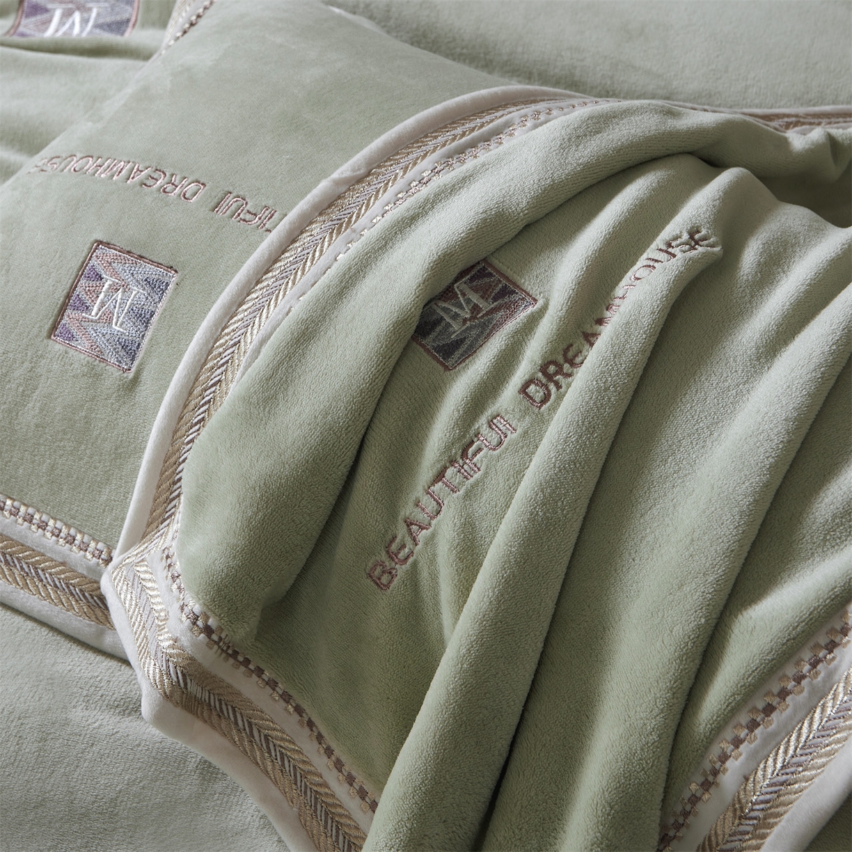 91家纺网 家纺一手货源 找家纺 优悦生活馆 2025新款纯色高克重牛奶绒刺绣四件套-理享家 理享家-绿