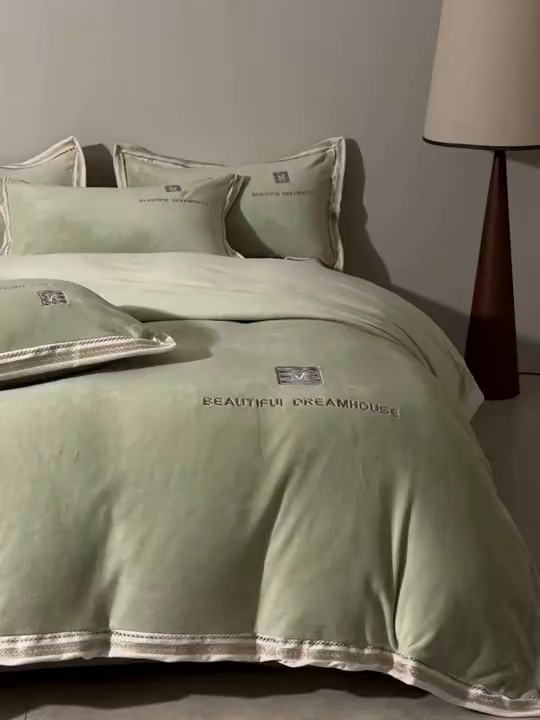 91家纺网 家纺一手货源 找家纺 优悦生活馆 2025新款纯色高克重牛奶绒刺绣四件套-理享家 理享家-绿