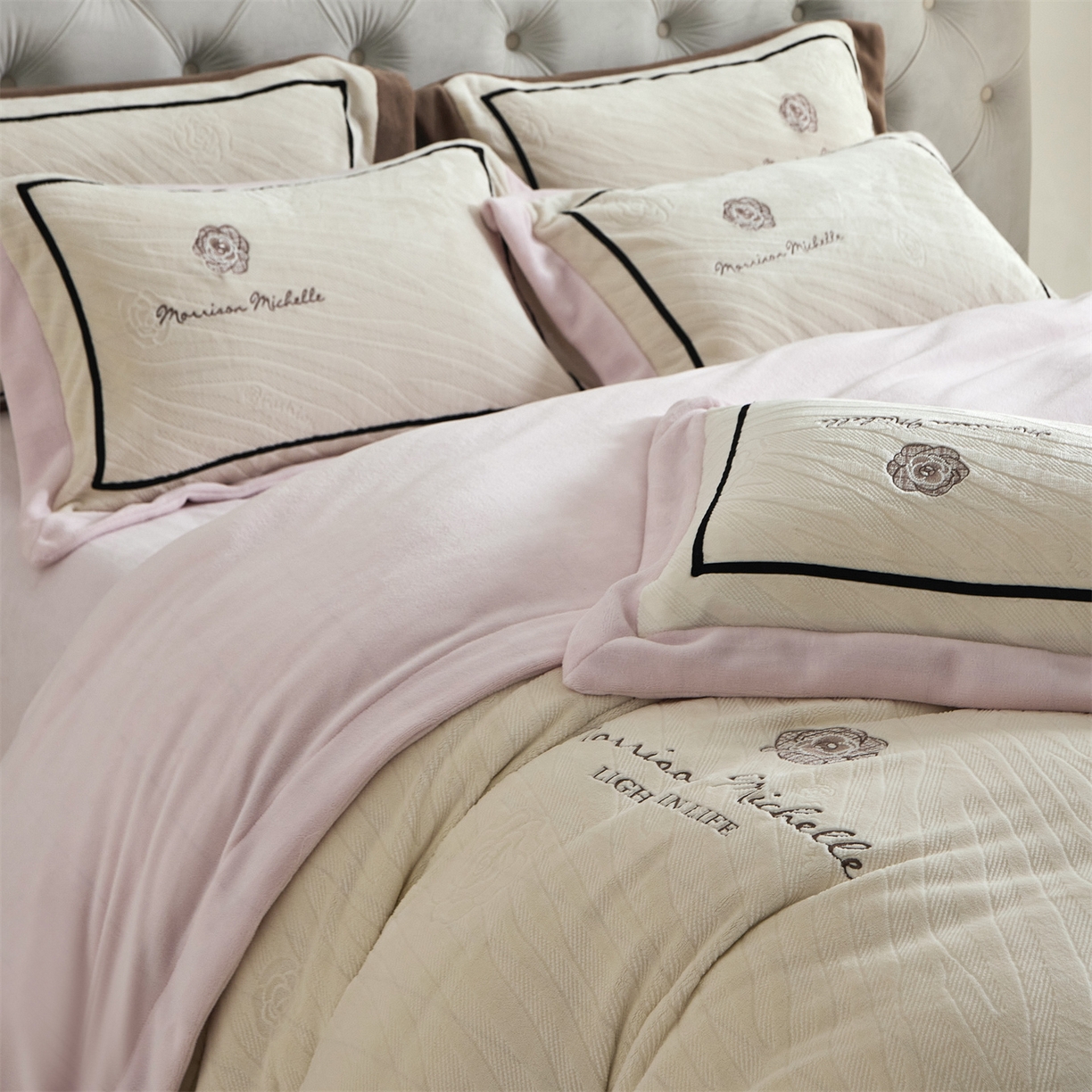 91家纺网 家纺一手货源 找家纺 （总）优悦生活馆 2025新款雕花绒牛奶绒刺绣四件套-山茶花语