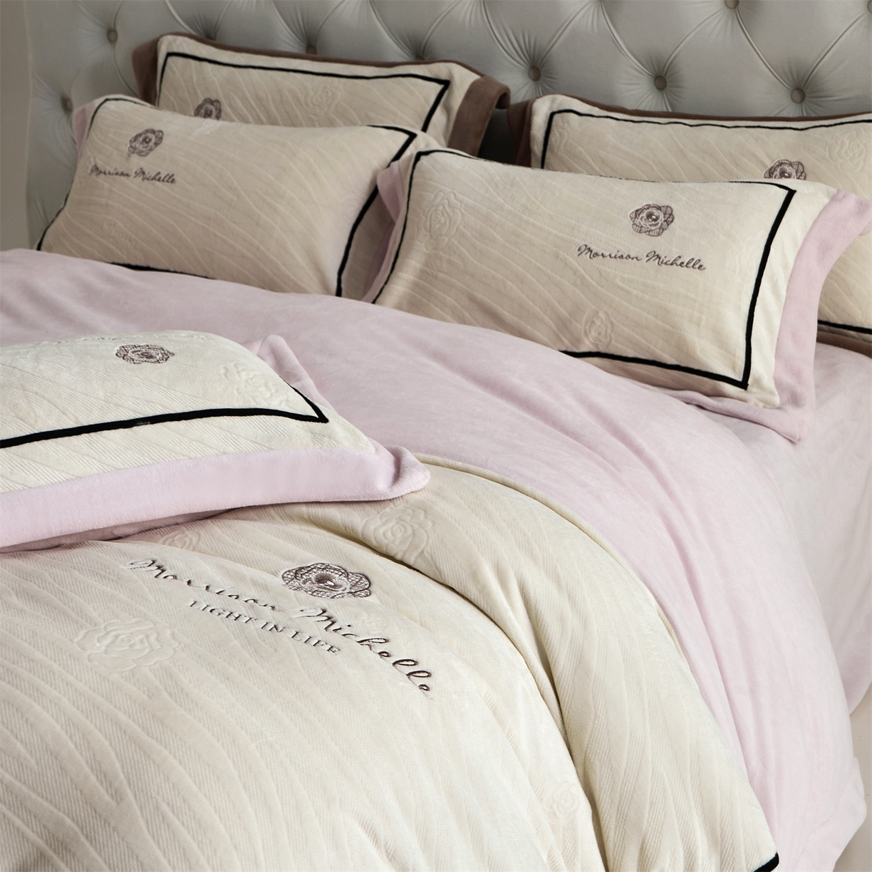 91家纺网 家纺一手货源 找家纺 （总）优悦生活馆 2025新款雕花绒牛奶绒刺绣四件套-山茶花语